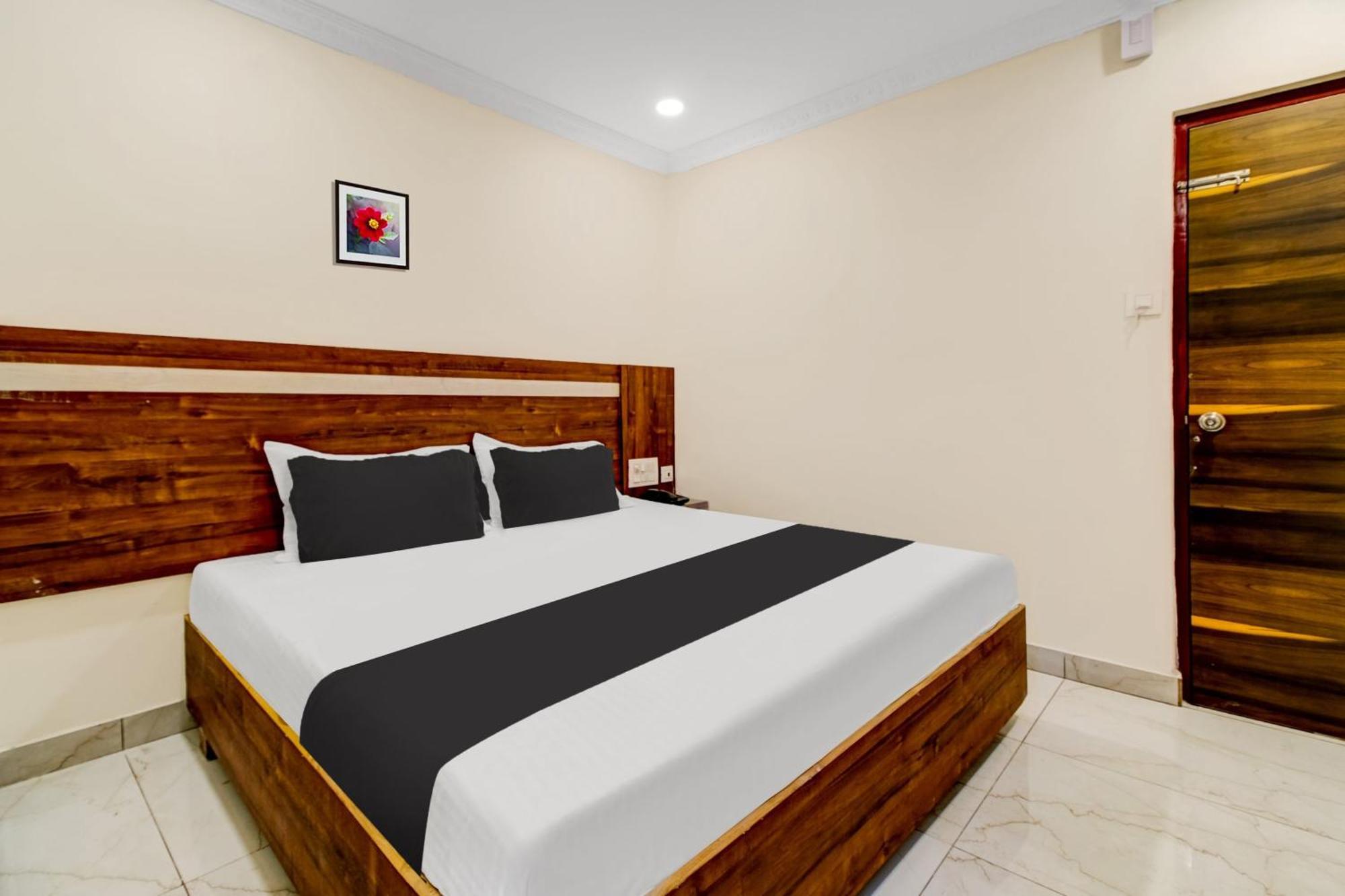 Hotel O Leela Elite Vidzsajavádá Kültér fotó
