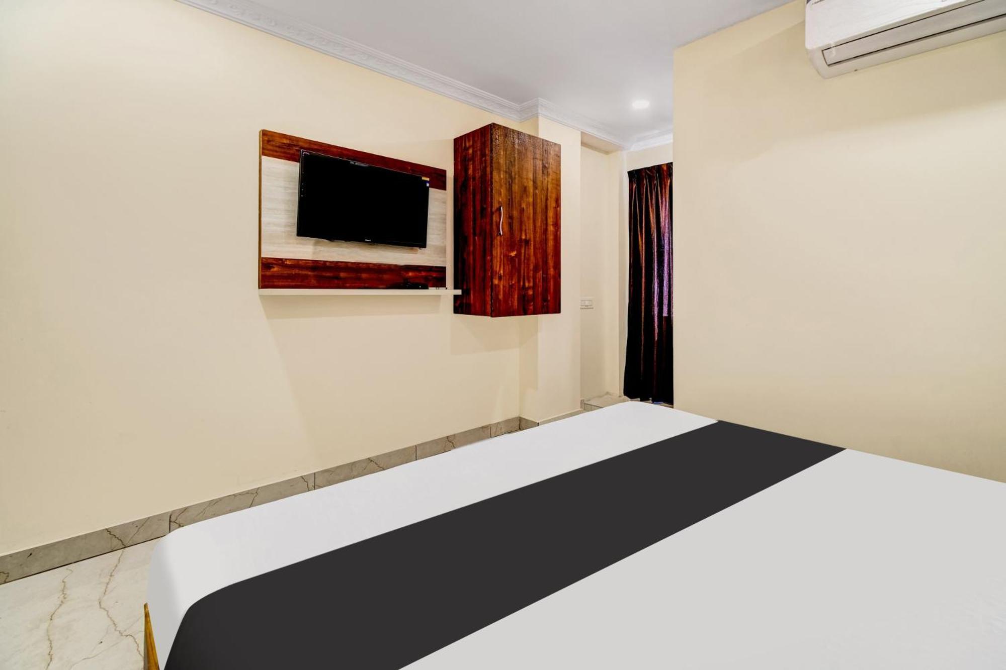 Hotel O Leela Elite Vidzsajavádá Kültér fotó